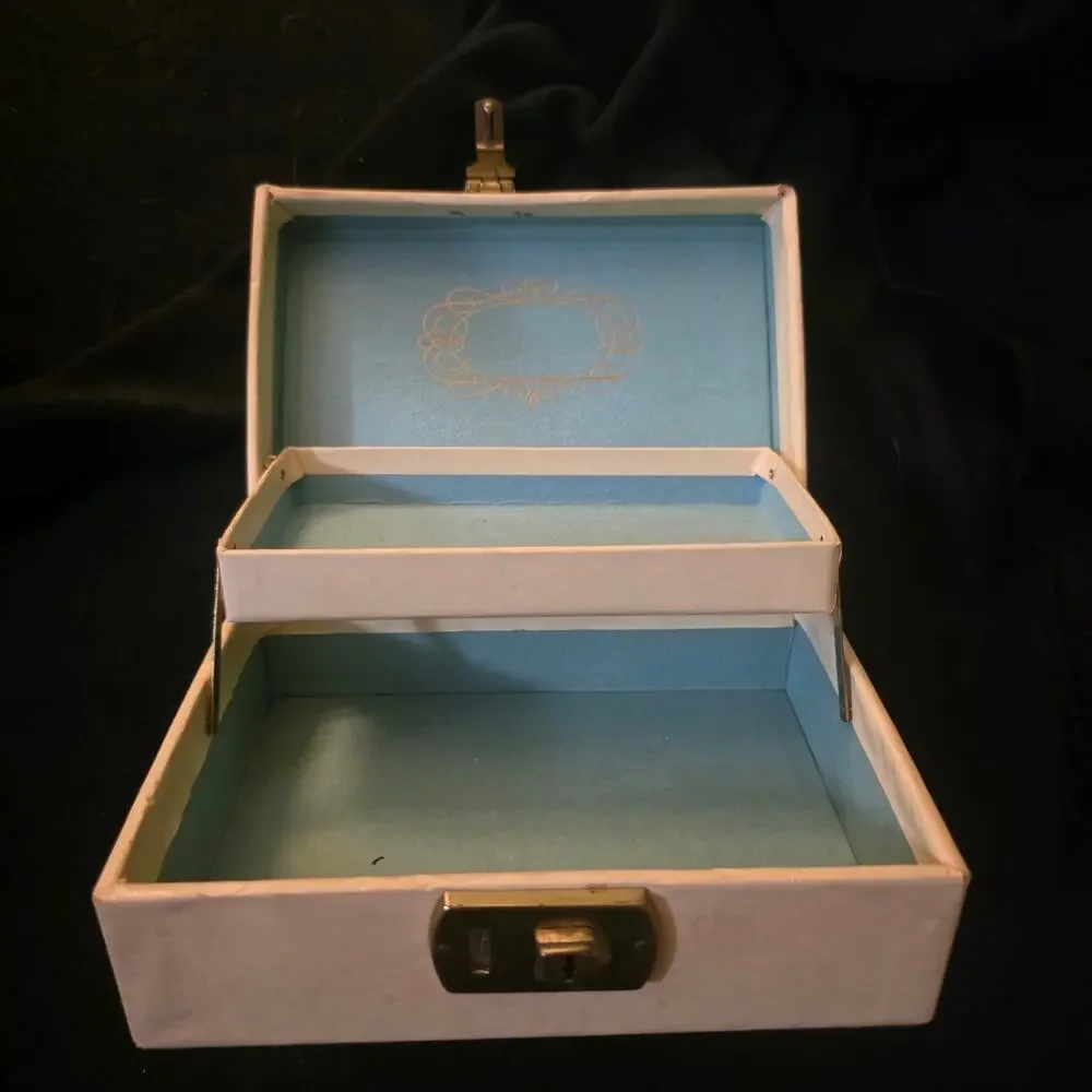 Vintage Two-Tier Jewelry Box Cream & Blue – Brass Tone Lock – 7.5